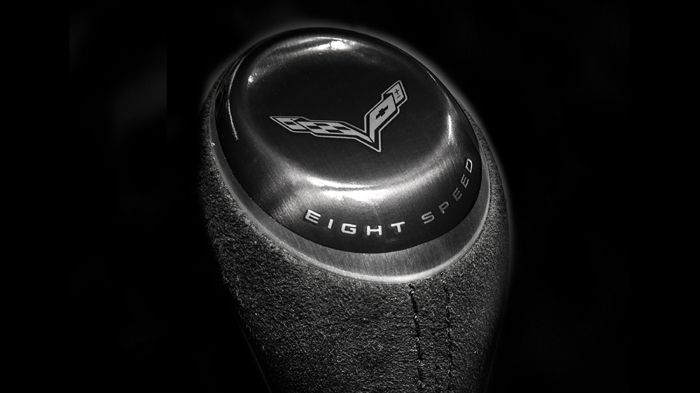 Στάνταρ είναι το μηχανικό κιβώτιο των 6 σχέσεων, ενώ υπάρχει και η επιλογή του νέου αυτόματου κιβωτίου των 8 σχέσεων (φωτό).